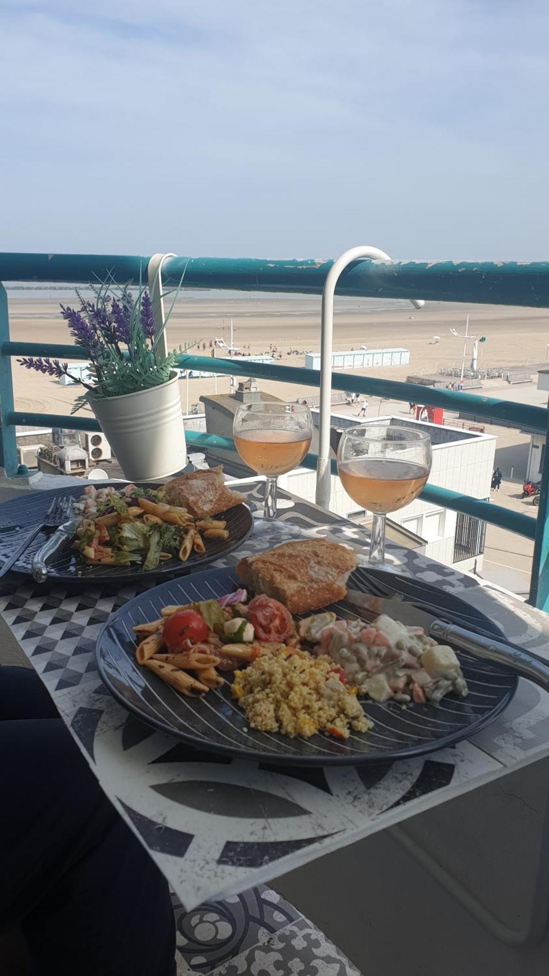 Studio Vue Mer Au Coeur De Malo Les Bains Pieds Dans L Eau Dunkirk Eksteriør billede