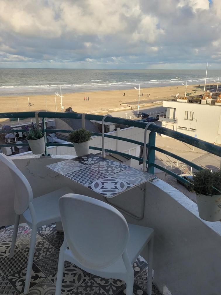 Studio Vue Mer Au Coeur De Malo Les Bains Pieds Dans L Eau Dunkirk Eksteriør billede